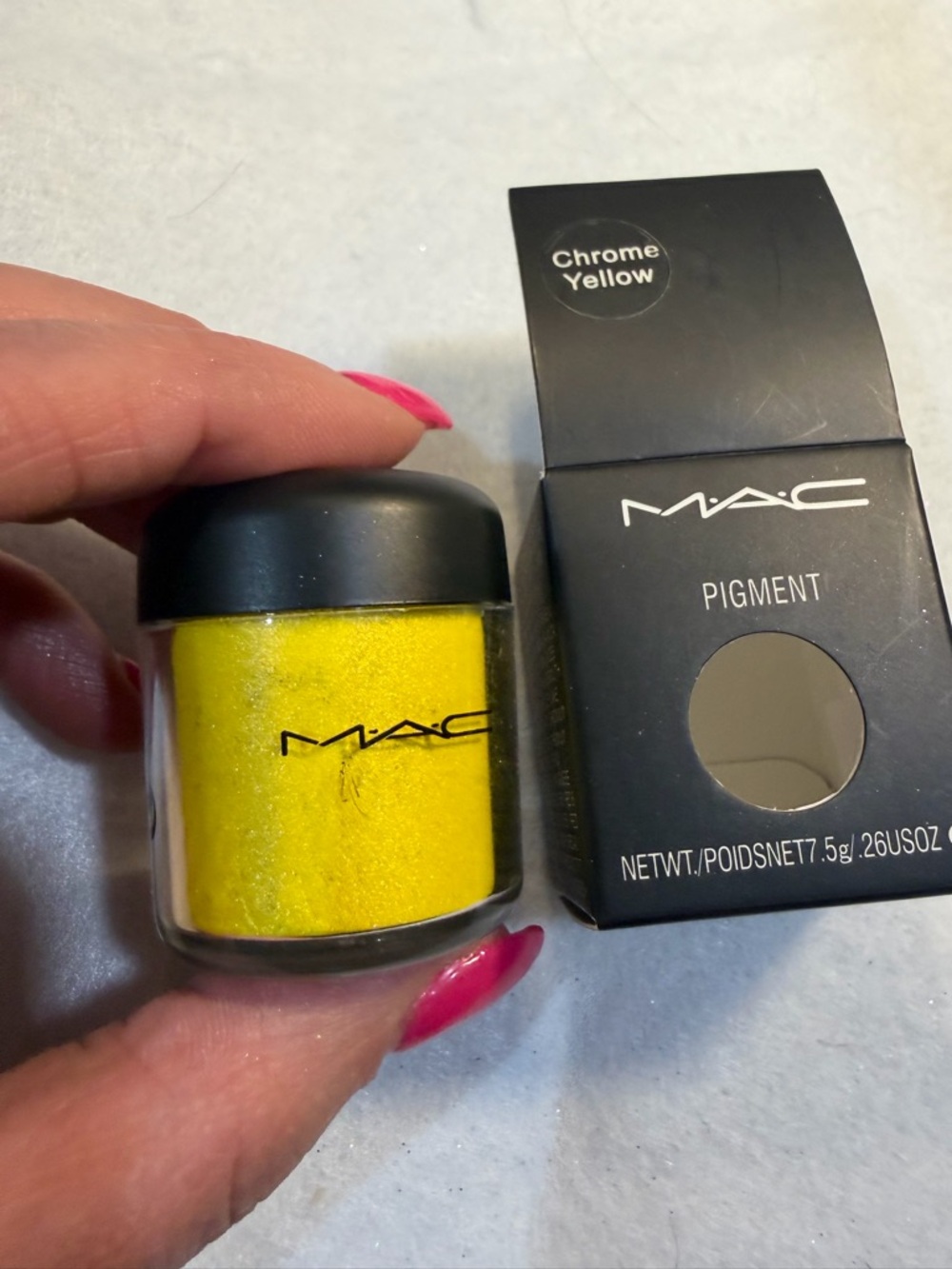 MAC Cosmetics Chrome Yellow Pigment - New